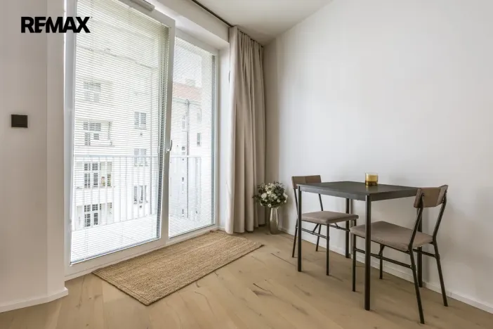 Pronájem bytu 1+kk, Praha - Vršovice, Krymská, 26 m2
