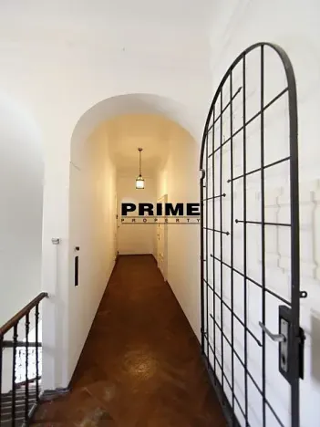 Pronájem bytu 3+1, Praha - Malá Strana, Sněmovní, 85 m2