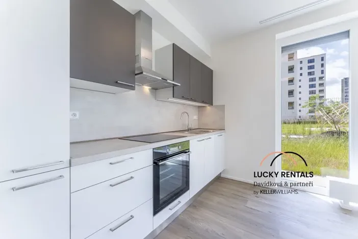 Pronájem bytu 2+kk, Praha - Vysočany, Pod Harfou, 38 m2