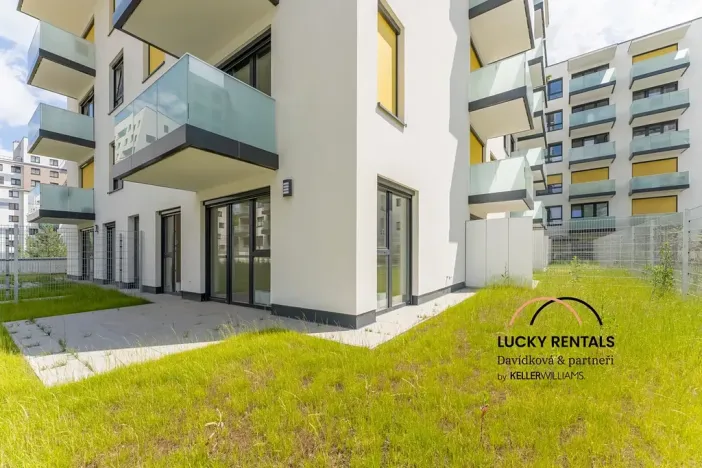 Pronájem bytu 2+kk, Praha - Vysočany, Pod Harfou, 38 m2
