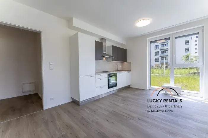 Pronájem bytu 2+kk, Praha - Vysočany, Pod Harfou, 38 m2