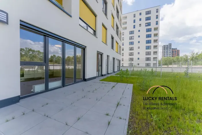 Pronájem bytu 2+kk, Praha - Vysočany, Pod Harfou, 44 m2