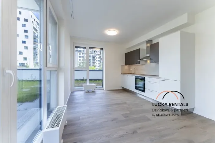Pronájem bytu 2+kk, Praha - Vysočany, Pod Harfou, 42 m2