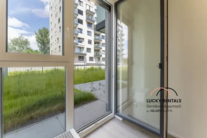 Pronájem bytu 2+kk, Praha - Vysočany, Pod Harfou, 42 m2