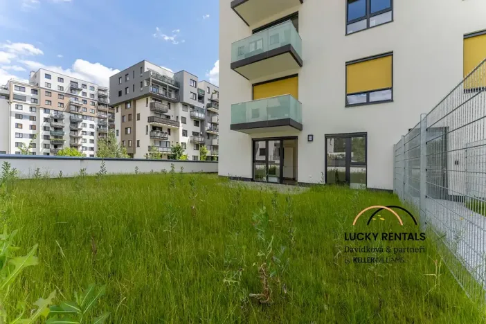 Pronájem bytu 2+kk, Praha - Vysočany, Pod Harfou, 42 m2