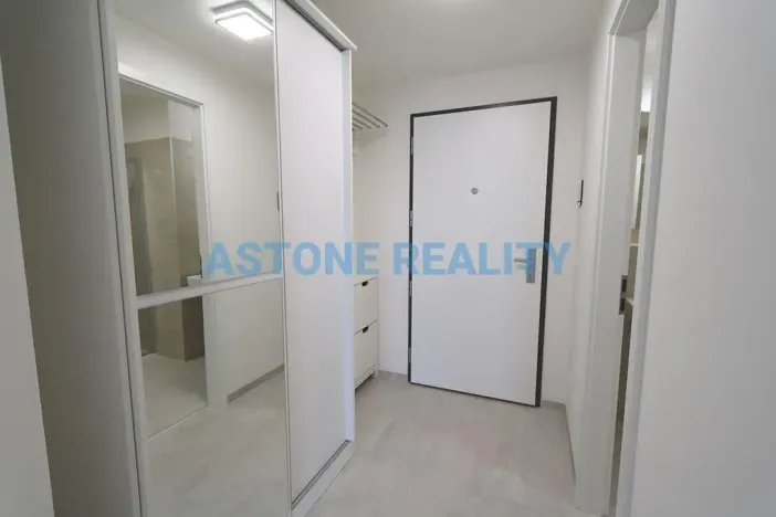 Pronájem bytu 1+kk, Praha - Modřany, Mezi vodami, 390 m2