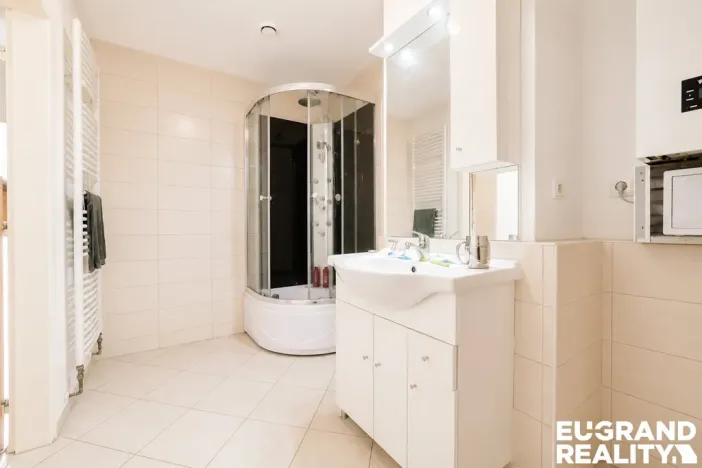 Prodej ubytování, Šluknov, nám. Míru, 330 m2