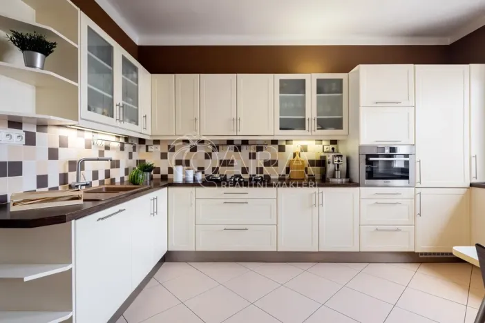 Prodej bytu 2+1, Praha - Žižkov, Biskupcova, 82 m2