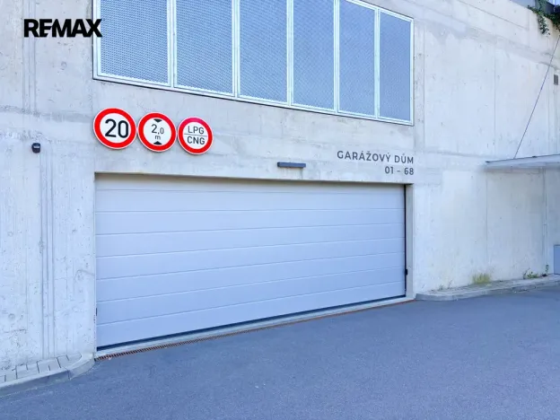 Prodej garážového stání, Praha - Záběhlice, Choceradská, 15 m2