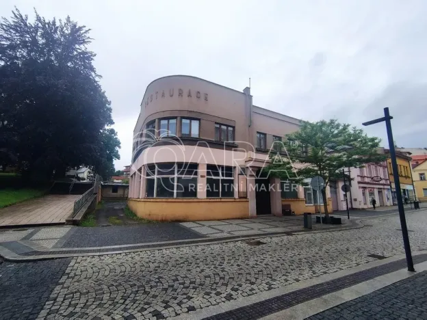 Prodej komerční nemovitosti, Nová Paka, Komenského, 358 m2
