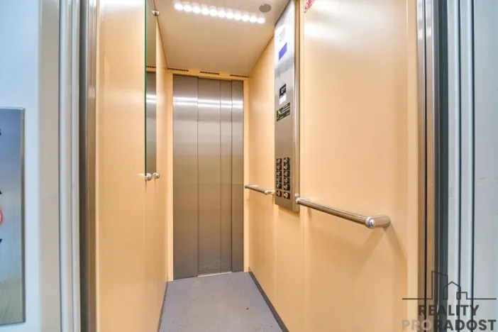 Prodej bytu 2+kk, Ostrava - Moravská Ostrava, Varenská, 36 m2