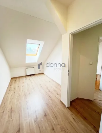Pronájem bytu 4+kk, Praha, Pod Kavalírkou, 100 m2