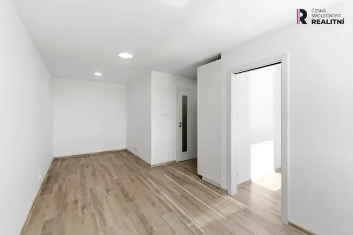 Prodej bytu 1+kk, Praha - Hloubětín, Šestajovická, 30 m2