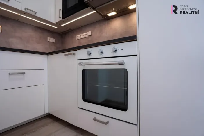 Prodej bytu 1+kk, Praha - Hloubětín, Šestajovická, 30 m2