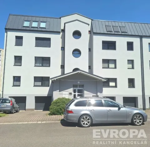 Pronájem bytu 3+1, Pardubice, Na Labišti, 87 m2