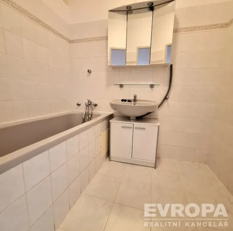 Pronájem bytu 3+1, Pardubice, Na Labišti, 87 m2