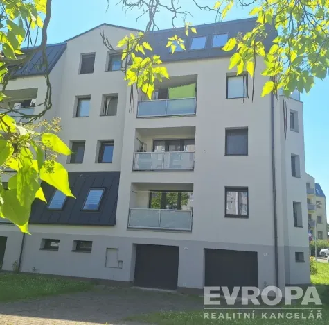 Pronájem bytu 3+1, Pardubice, Na Labišti, 87 m2