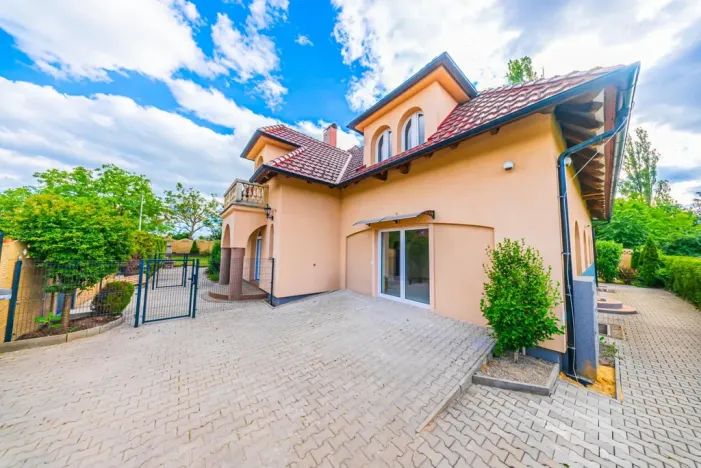 Prodej bytu 3+1, Buštěhrad, Topolová, 106 m2