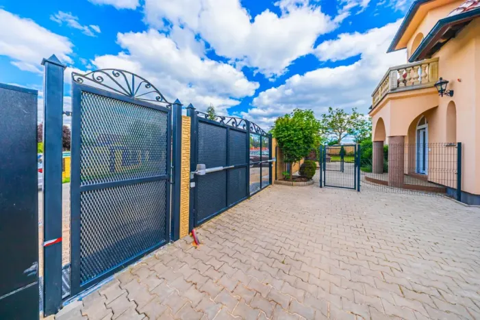 Prodej bytu 3+1, Buštěhrad, Topolová, 106 m2