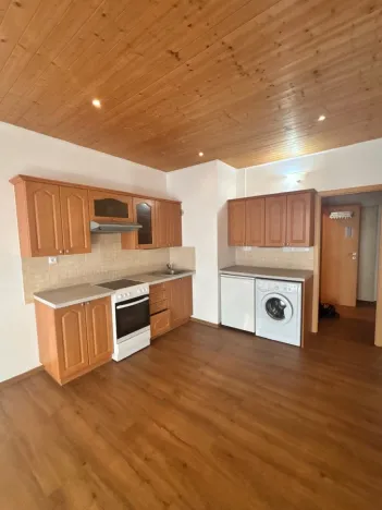 Pronájem bytu 1+kk, Hradec Králové, Brožíkova, 30 m2