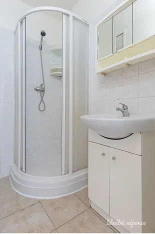 Pronájem bytu 2+1, Praha - Záběhlice, Jabloňová, 38 m2