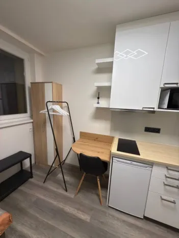 Pronájem bytu 1+kk, Praha - Střížkov, Děčínská, 12 m2