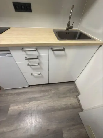 Pronájem bytu 1+kk, Praha - Střížkov, Děčínská, 12 m2