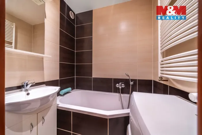 Prodej bytu 2+1, Hrádek - Nová Huť, 1. máje, 56 m2