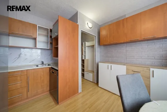 Prodej bytu 1+1, Ostrov, Kollárova, 36 m2