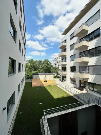 Pronájem garážového stání, Brno, Opuštěná, 13 m2