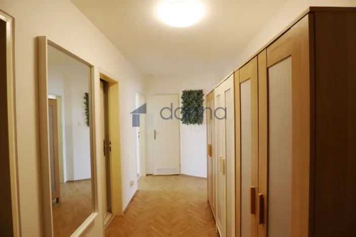 Pronájem bytu 2+1, Praha, Muchova, 75 m2