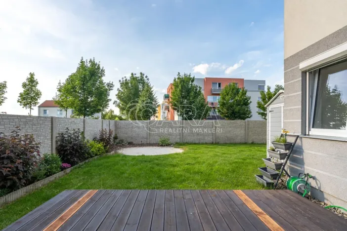 Pronájem bytu 2+kk, Jesenice, Na Okruhu, 50 m2