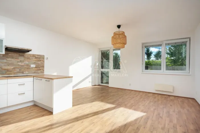 Pronájem bytu 2+kk, Jesenice, Na Okruhu, 50 m2