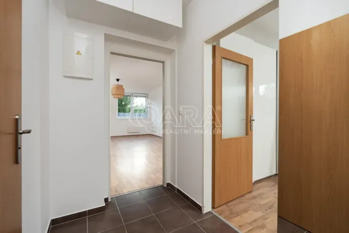 Pronájem bytu 2+kk, Jesenice, Na Okruhu, 50 m2