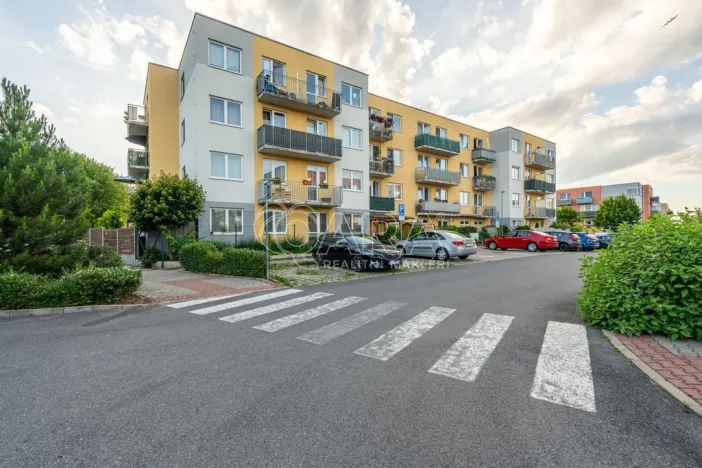 Pronájem bytu 2+kk, Jesenice, Na Okruhu, 50 m2