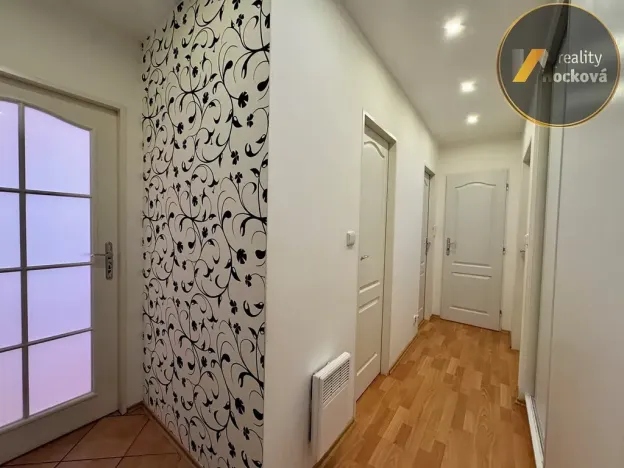 Prodej bytu 3+1, Praha - Prosek, Pískovcová, 67 m2