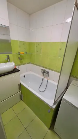Prodej bytu 2+kk, Praha - Kobylisy, Třebenická, 39 m2