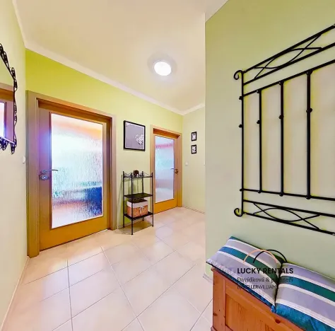 Pronájem bytu 2+kk, Praha - Uhříněves, Saturnova, 46 m2