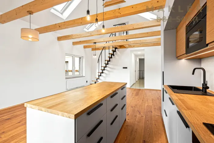 Prodej atypického bytu, Praha, Elišky Přemyslovny, 81 m2