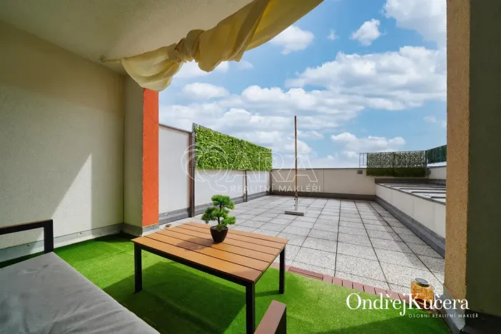 Prodej bytu 1+kk, Praha - Horní Měcholupy, Modenská, 70 m2