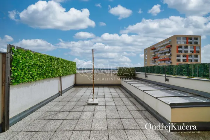 Prodej bytu 1+kk, Praha - Horní Měcholupy, Modenská, 70 m2