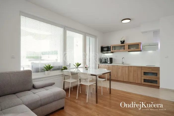 Prodej bytu 1+kk, Praha - Horní Měcholupy, Modenská, 70 m2