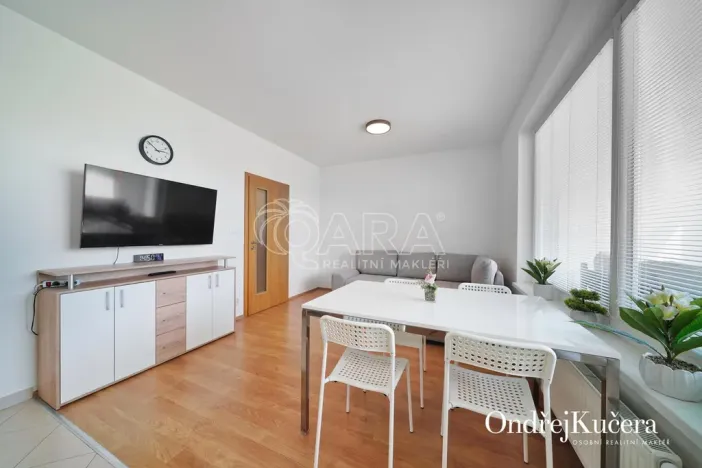 Prodej bytu 1+kk, Praha - Horní Měcholupy, Modenská, 70 m2