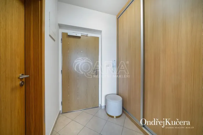 Prodej bytu 1+kk, Praha - Horní Měcholupy, Modenská, 70 m2