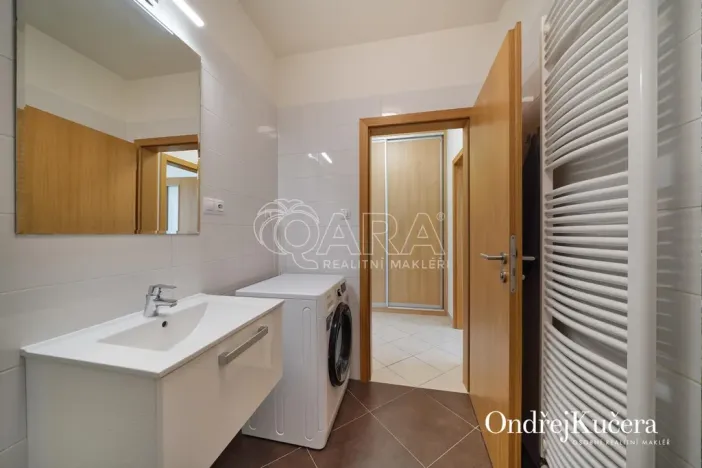 Prodej bytu 1+kk, Praha - Horní Měcholupy, Modenská, 70 m2