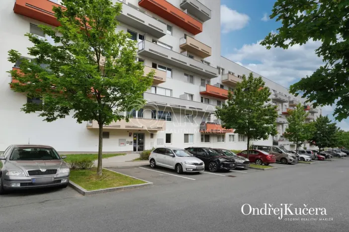 Prodej bytu 1+kk, Praha - Horní Měcholupy, Modenská, 70 m2