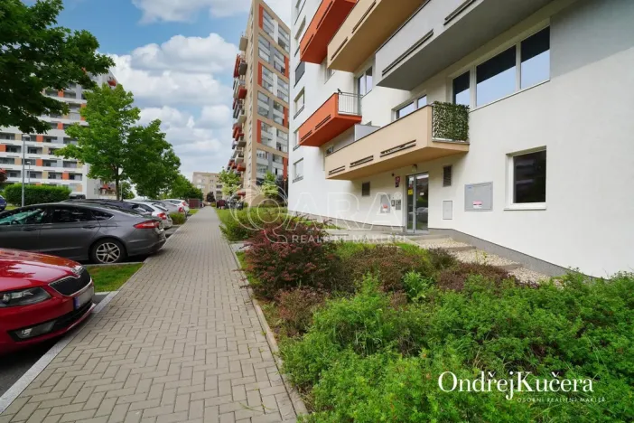 Prodej bytu 1+kk, Praha - Horní Měcholupy, Modenská, 70 m2