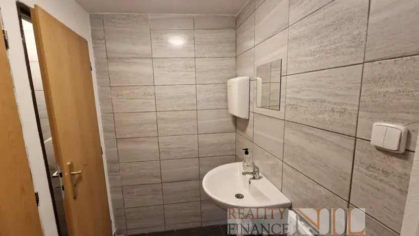 Pronájem obchodního prostoru, Dobřany, Školní, 79 m2