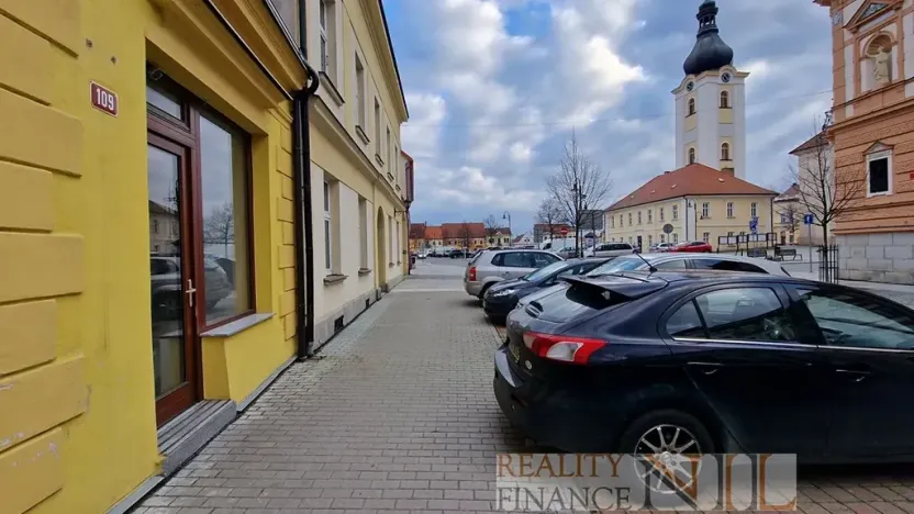 Pronájem obchodního prostoru, Dobřany, Školní, 79 m2
