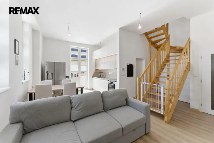 Prodej bytu 4+kk, Stěžery, Zámecká, 110 m2